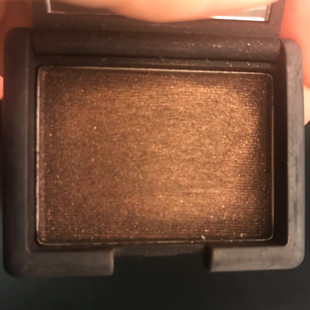 NARS eyeshadow in the shade Mekong - Picture 3 of 4